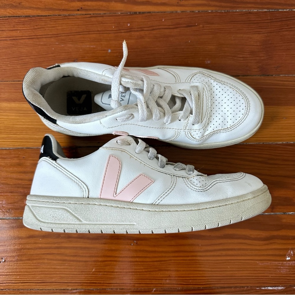 Veja V-10 Extra White/Petale 36